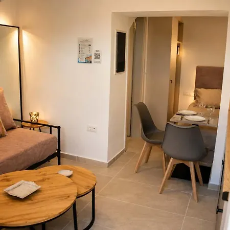 Thetis And Thalpi Apartamento Chalki Town